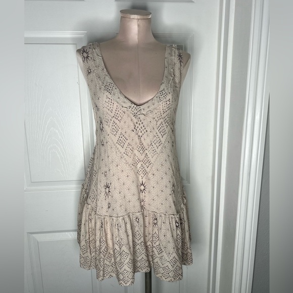 Free People Sat It With Layers Slip Dress Mini
Sz S - Picture 4 of 9
